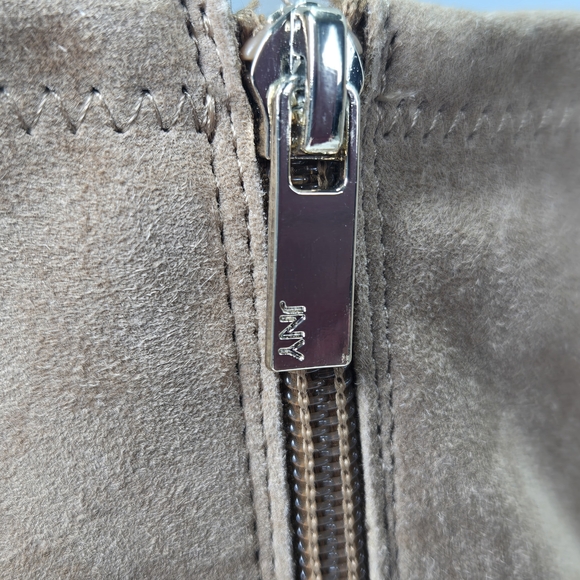 Jones New York Sonjah Tan Suede Leather Kitten Heeled Pointed Toe Boots Size 9.5 - Picture 12 of 15